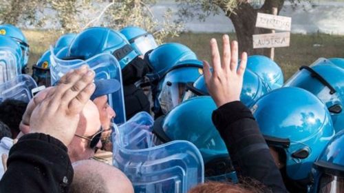 no-tap-helmets No-TAP protests, Southern Italy.